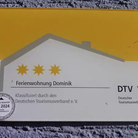 Dominik , Fill Appartement