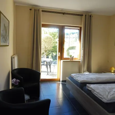 Dominik , Fill Appartement *